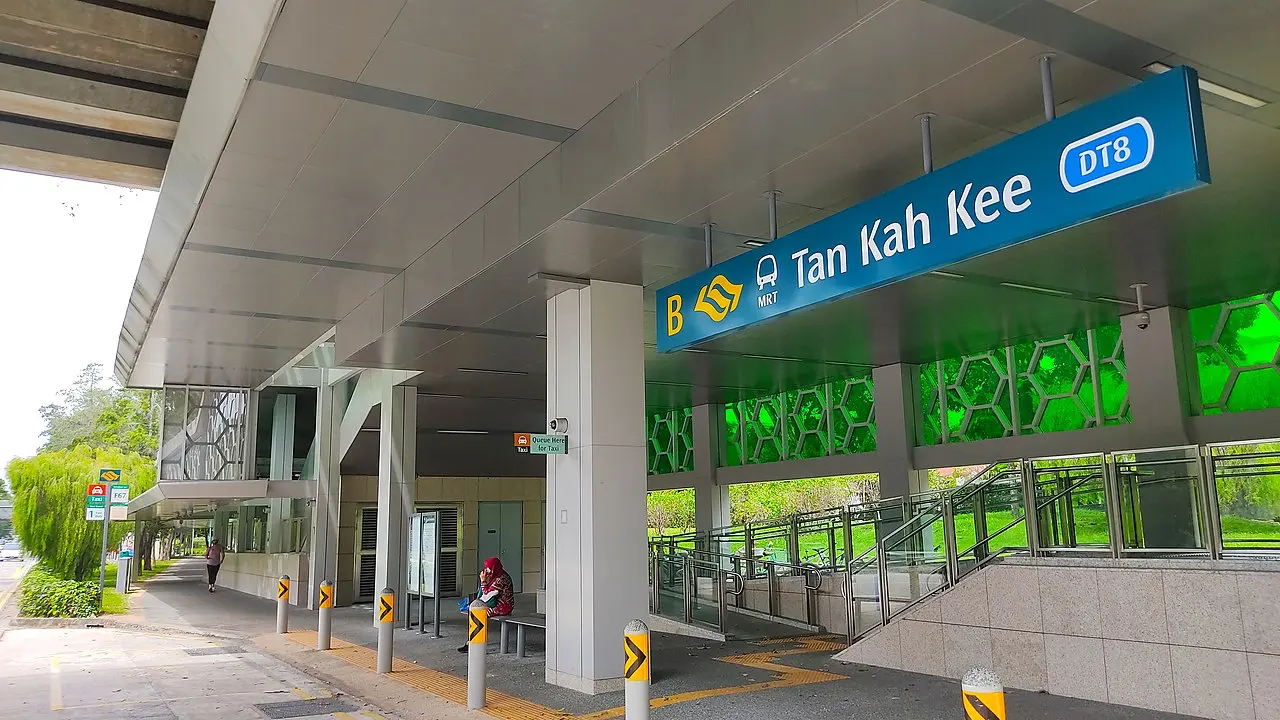 Tan Kah Kee MRT is close to Watten House